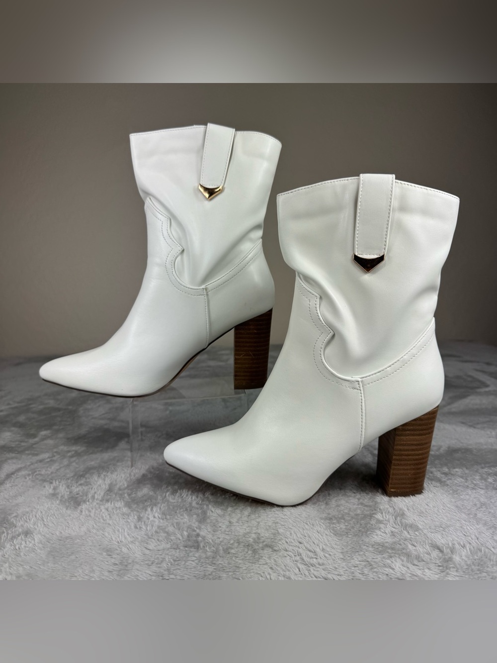 Lulus Taryne sz 8.5 boots in white guc